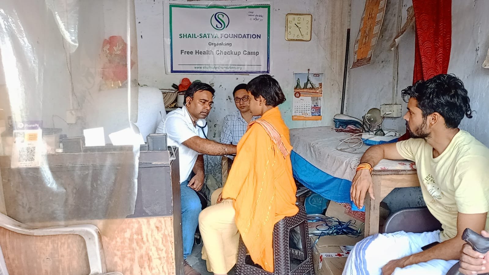 Patients and volunteers at SSF health camp Varanasi