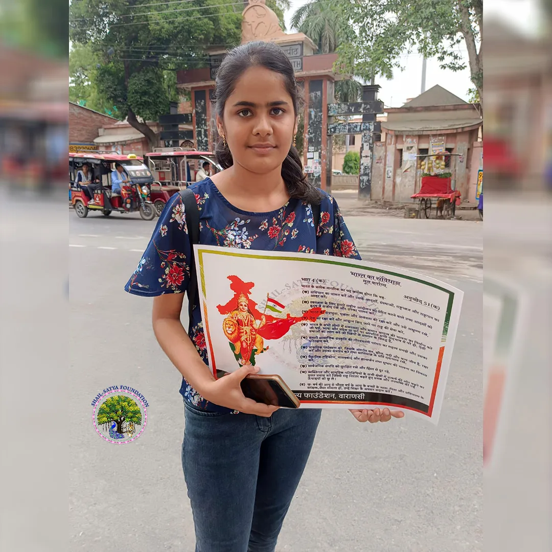 Students holding books on India’s freedom fighters